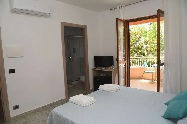 Deluxe Tek Büyük Yataklı Oda, Bahçe Manzaralı