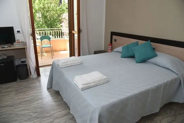 Deluxe Tek Büyük Yataklı Oda, Bahçe Manzaralı