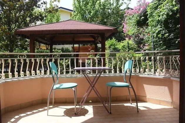 Deluxe Tek Büyük Yataklı Oda, Bahçe Manzaralı