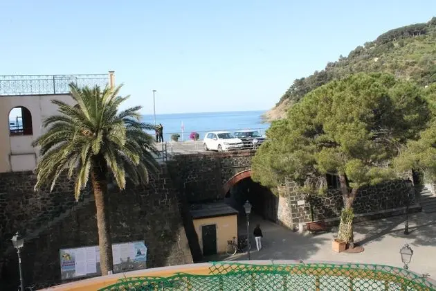 Traditional Apart Daire, Özel Banyo, Deniz Manzaralı (Rezzano 40)