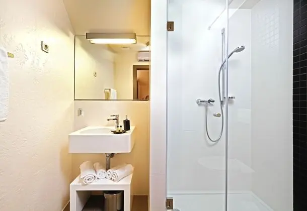 Basic Tek Büyük Yataklı Oda