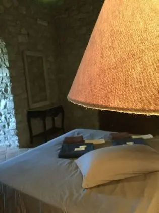 Üç Kişilik Oda, Tepe Manzaralı (Marlon Brando)