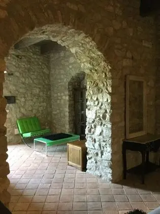 Üç Kişilik Oda, Tepe Manzaralı (Marlon Brando)