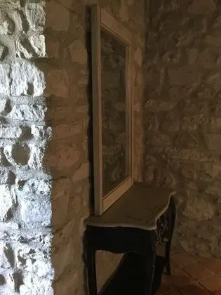 Üç Kişilik Oda, Tepe Manzaralı (Marlon Brando)