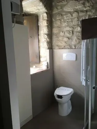 Üç Kişilik Oda, Tepe Manzaralı (Marlon Brando)