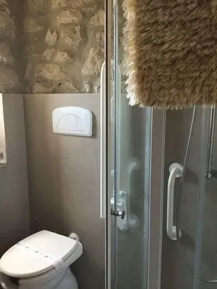 Üç Kişilik Oda, Tepe Manzaralı (Marlon Brando)