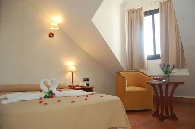 Comfort Büyük Yataklı Tek Kişilik Oda