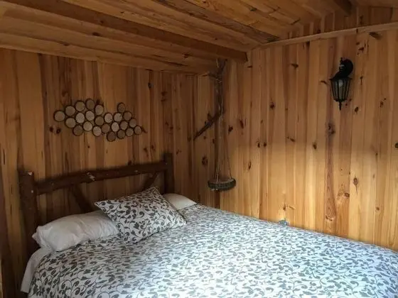 Dört Kişilik Oda, 1 Çift Kişilik Yatak, Ortak Banyo (Uririella 2)