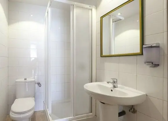 Ortak Ranzalı Oda, Karma Ranzalı Oda, Ortak Banyo (1 bed in a 10-Bed Dormitory Room)