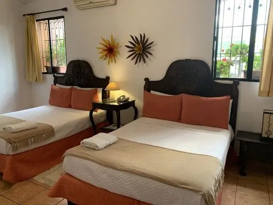 Tek Büyük Yataklı Oda (Two Double Beds)