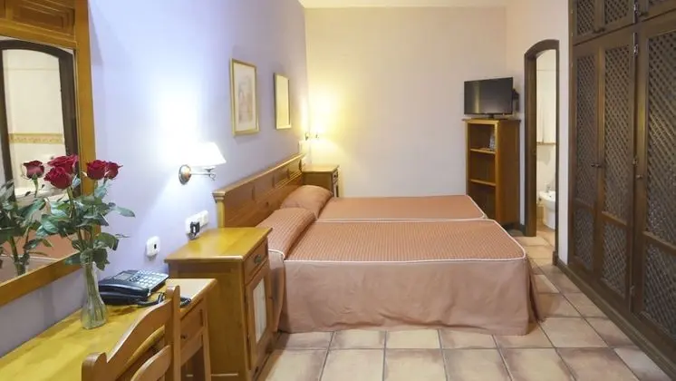 Tek Büyük Yataklı Oda (Interior)