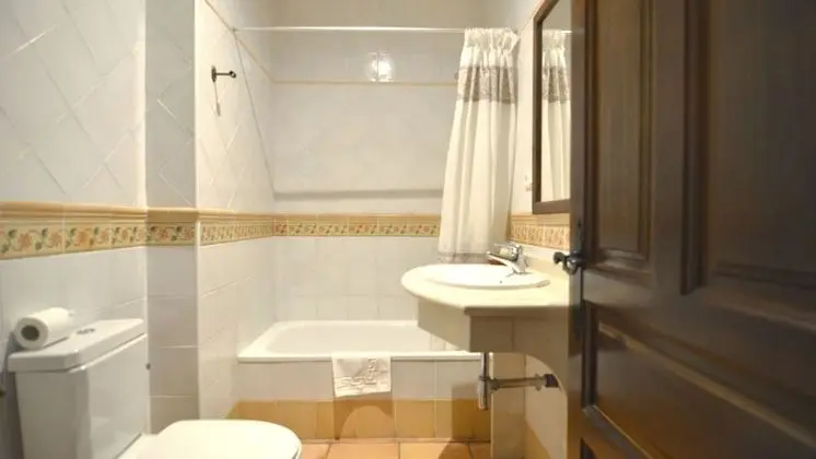 Tek Büyük Yataklı Oda (Interior)