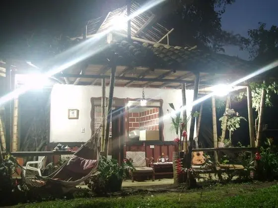 Traditional Kulübe, Havuz Manzaralı
