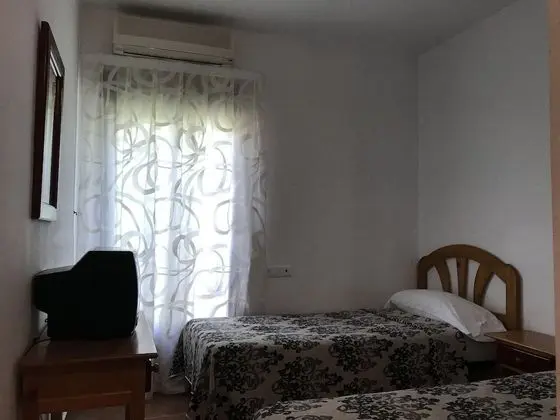 Büyük Yataklı Tek Kişilik Oda