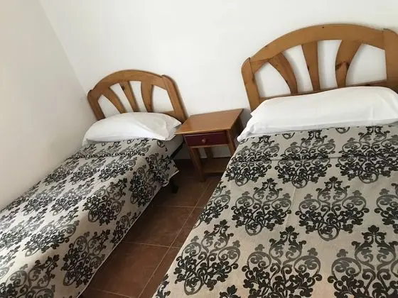 Büyük Yataklı Tek Kişilik Oda