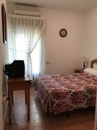 Büyük Yataklı Tek Kişilik Oda