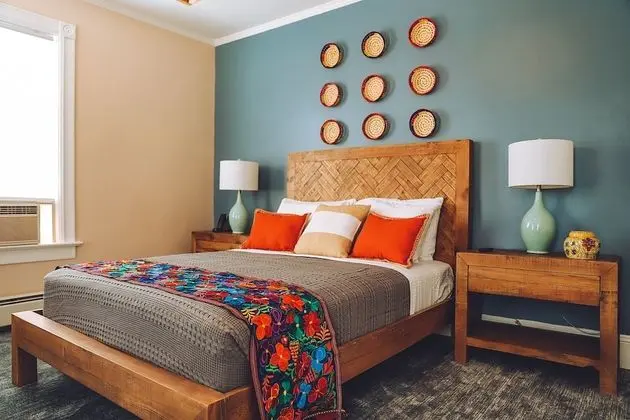 One Queen Bed with Scenic View