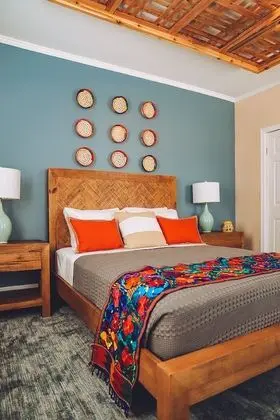 One Queen Bed with Scenic View