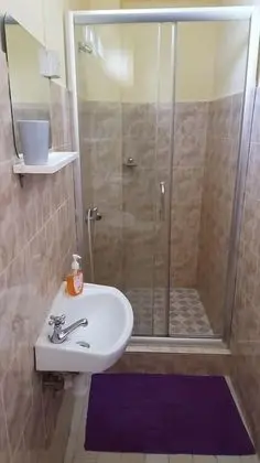 Üç Kişilik Oda