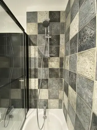 Signature Apart Daire, Banyolu/Duşlu (Le repère de Bacchus)