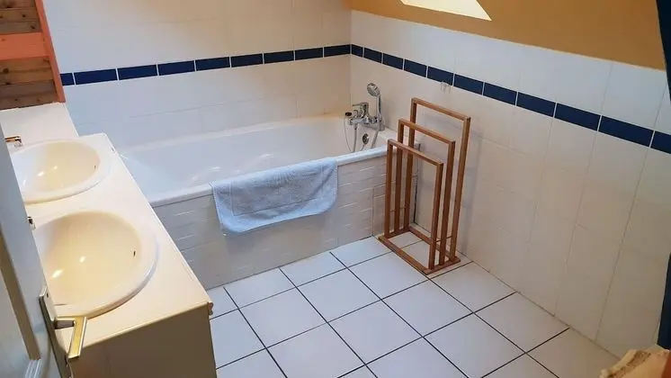 Tek Büyük Yataklı Oda (Un Coin de verdure)