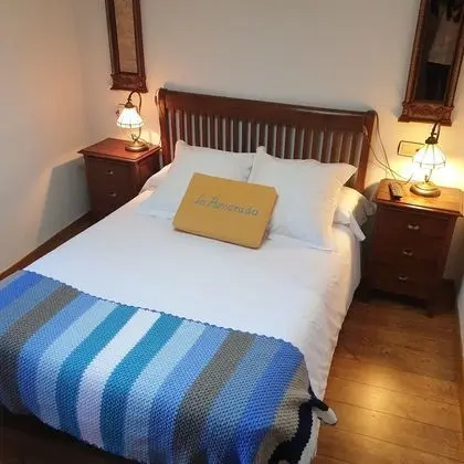 Traditional Tek Büyük Yataklı Oda