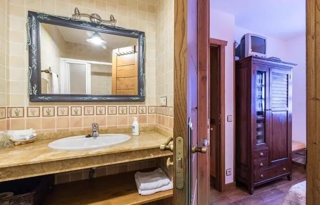 Traditional Tek Büyük Yataklı Oda