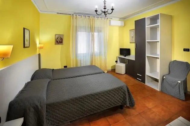 Traditional Tek Büyük Yataklı Oda