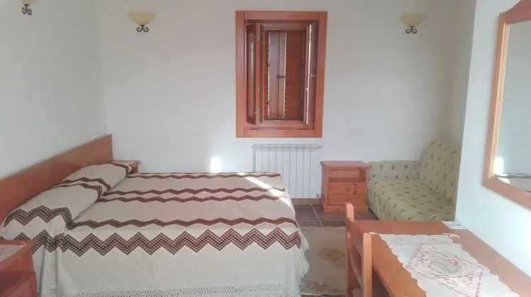 Üç Kişilik Oda, Banyolu/Duşlu (Esmeralda)