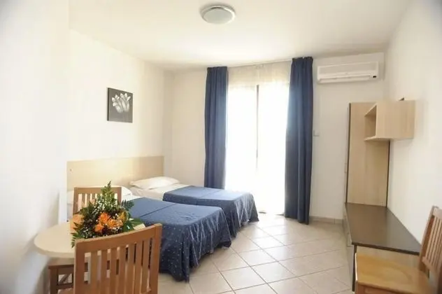 Üç Kişilik Oda
