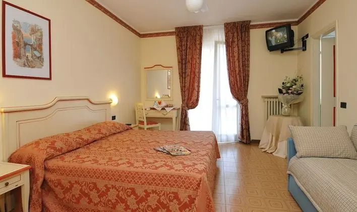 Superior Tek Büyük veya İki Ayrı Yataklı Oda