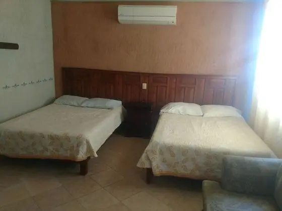 Tek Büyük Yataklı Oda, 2 Çift Kişilik Yatak