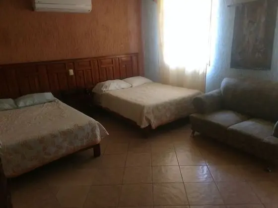 Tek Büyük Yataklı Oda, 2 Çift Kişilik Yatak