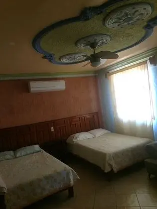 Tek Büyük Yataklı Oda, 2 Çift Kişilik Yatak