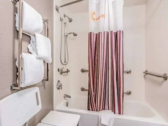 Deluxe Oda, 1 En Büyük (King) Boy Yatak, Sigara İçilmez (Mobility, Bathtub w/Grab Bars)