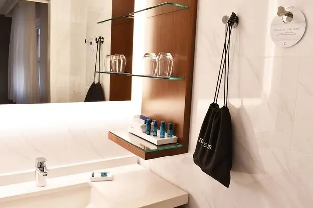 Oda, 2 Büyük (Queen) Boy Yatak