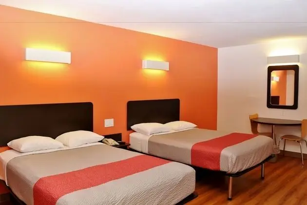 Deluxe Oda, 2 Çift Kişilik Yatak, Sigara İçilebilir, Buzdolabı ve Mikrodalga