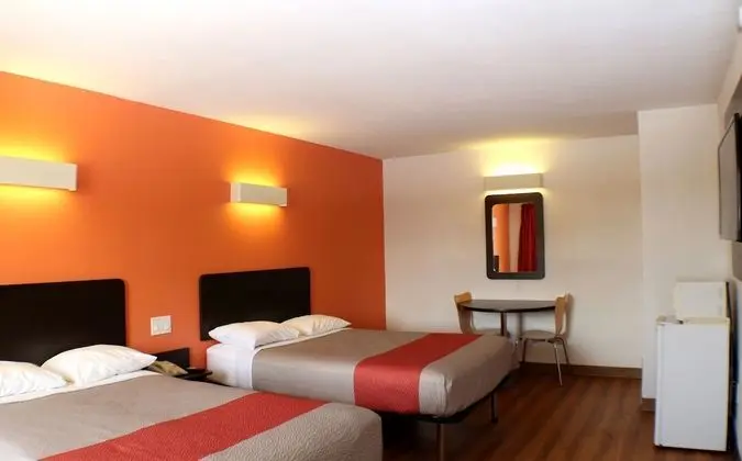 Deluxe Oda, 2 Çift Kişilik Yatak, Sigara İçilebilir, Buzdolabı ve Mikrodalga