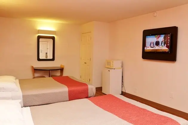 Deluxe Oda, 2 Çift Kişilik Yatak, Sigara İçilebilir, Buzdolabı ve Mikrodalga