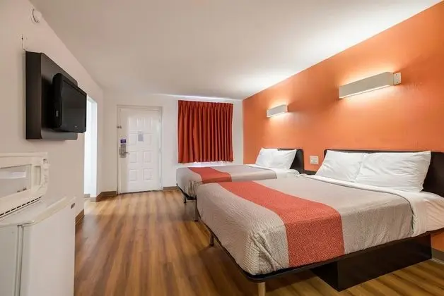 Deluxe Oda, 2 Çift Kişilik Yatak, Sigara İçilebilir, Buzdolabı ve Mikrodalga