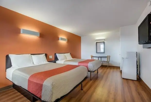 Deluxe Oda, 2 Çift Kişilik Yatak, Sigara İçilebilir, Buzdolabı ve Mikrodalga