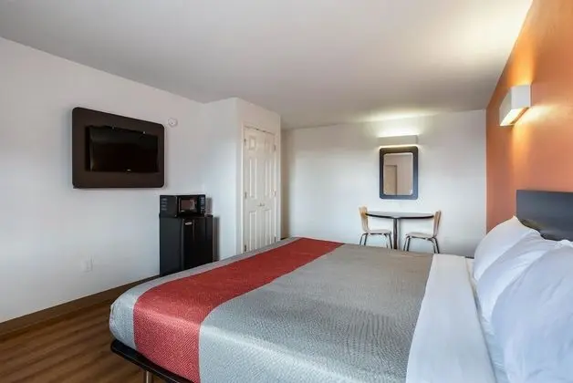 Deluxe Oda, 2 Çift Kişilik Yatak, Sigara İçilebilir, Buzdolabı ve Mikrodalga
