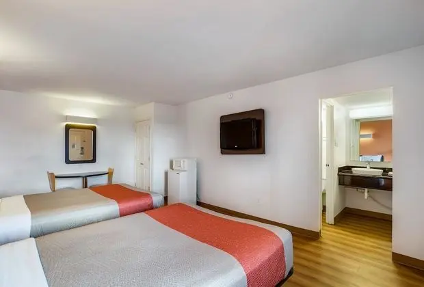Deluxe Oda, 2 Çift Kişilik Yatak, Sigara İçilebilir, Buzdolabı ve Mikrodalga