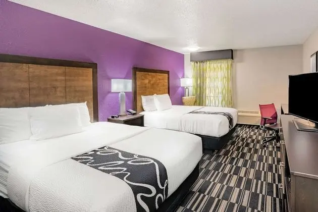 Oda, 2 Büyük (Queen) Boy Yatak, Havuz Manzaralı