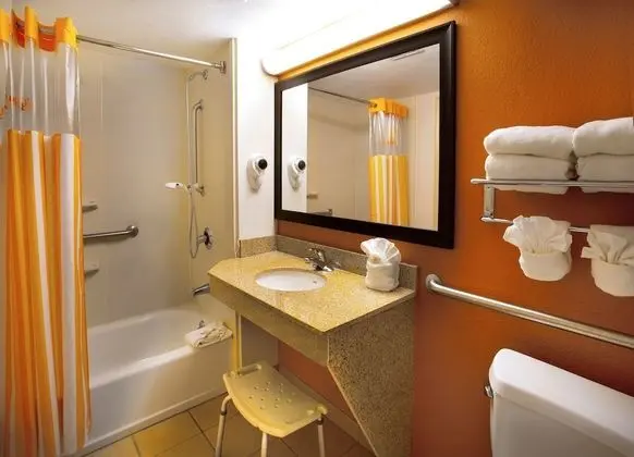 Oda, 2 Çift Kişilik Yatak, Engellilere Uygun, Sigara İçilmez (Mobility/Hearing Impaired Accessible)