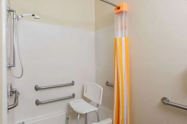 Oda, 2 Büyük (Queen) Boy Yatak, Engellilere Uygun (Mobility/Hearing Impaired Accessible)