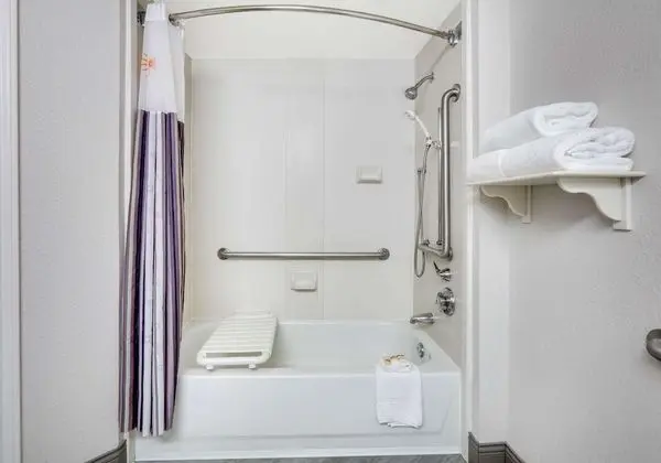 Oda, 2 Çift Kişilik Yatak, Engellilere Uygun, Sigara İçilmez (Mobility, Tub w/Grab Bars)
