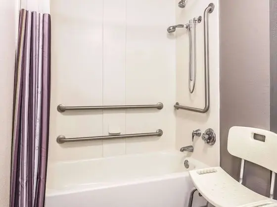 Oda, 1 En Büyük (King) Boy Yatak, Engellilere Uygun, Sigara İçilmez (Mobility, Bathtub w/ Grab Bars)