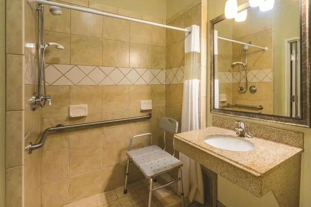 Oda, 2 Büyük (Queen) Boy Yatak, Engellilere Uygun (Mobility/Hearing Impaired Accessible)