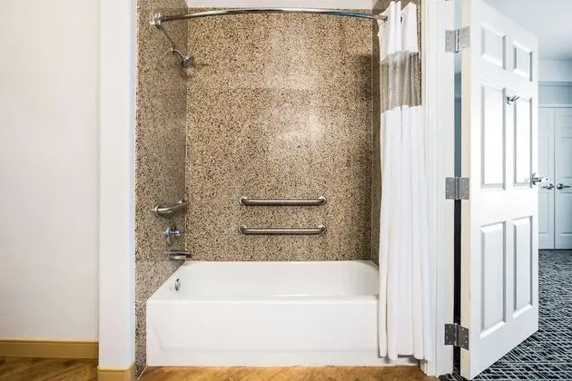 Oda, 1 Yatak Odası, Engellilere Uygun, Sigara İçilebilir (Mobility/Hearing, Bathtub w/Grab Bars)